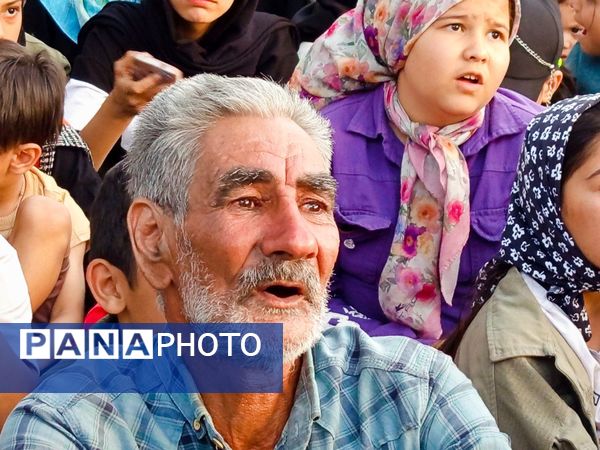 قدم هایی به عشق معلمان