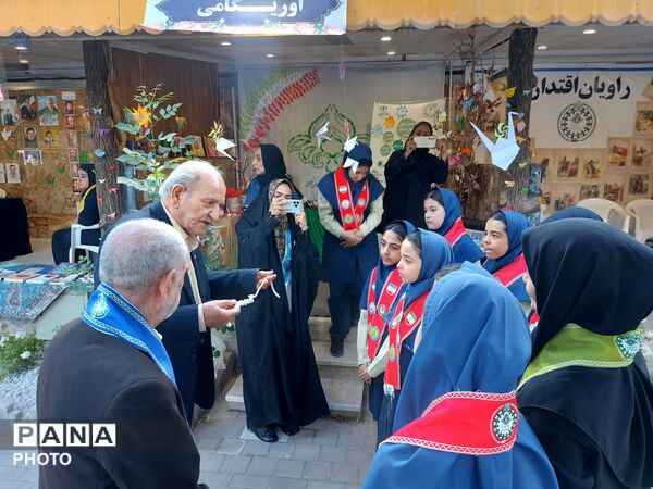 بازدید معاون فعالیت های سازمان دانش آموزی کشور از پاتوق برمدار ایران