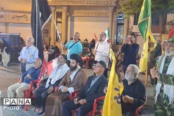 اجتماع شبانه مردم فیروزکوه؛ تجلی همبستگی مسئولان و مردم انقلابی