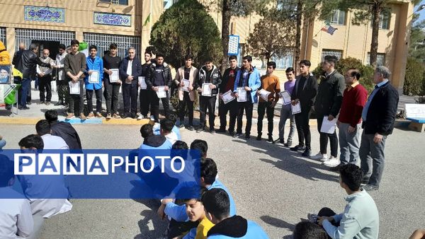 تقدیر از رتبه های برتر علمی-آموزشی، قرآنی، فرهنگی، ورزشی و هنری هنرستان شهید دیواندری سبزوار