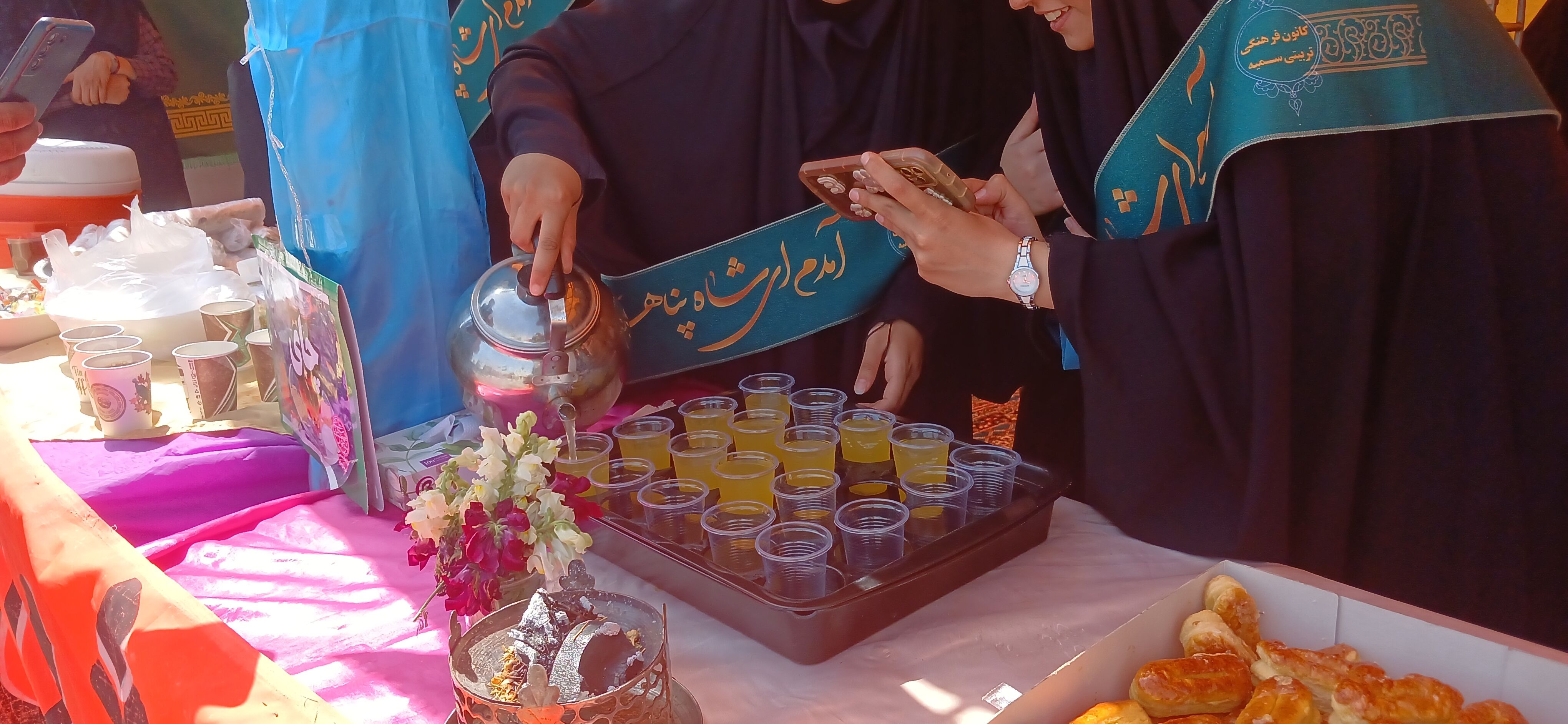 همکاری خادمیاران مدرسه فاطمیه با چایخانه دانش‌آموزی حضرت رضا (ع) در شیروان