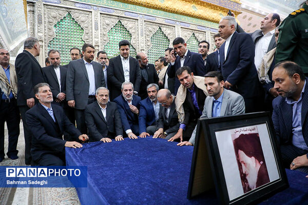 مراسم تجدید میثاق وزیر آموزش و پرورش و معلمان با آرمان‌های امام راحل (ره)