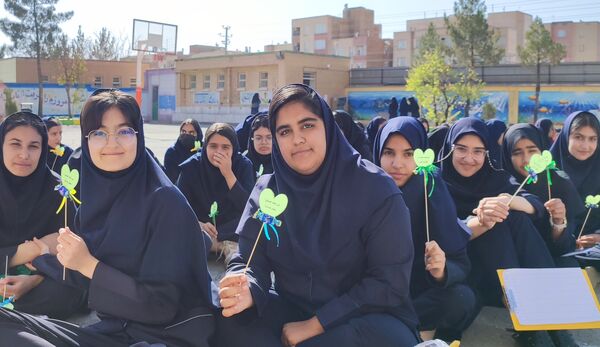 جشن ولادت حضرت زینب (س) و روز پرستار در دبیرستان مهر