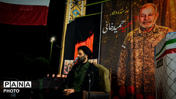  بروجن در آیین وداع با چهلمین لاله خونینِ رمضان ایستاد