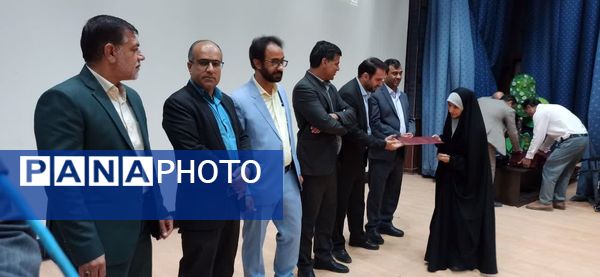 تجلیل از رتبه‌های برتر کنکور در بم