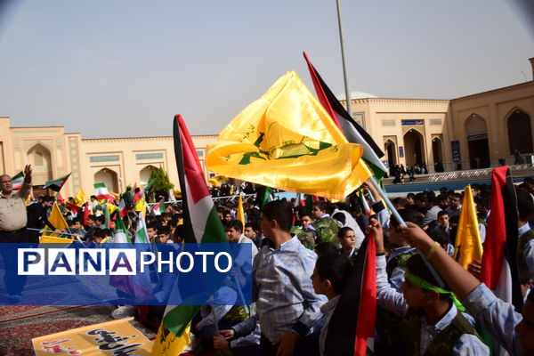 تجمع دانش‌آموزان شیرازی در حمایت از جبهه مقاومت