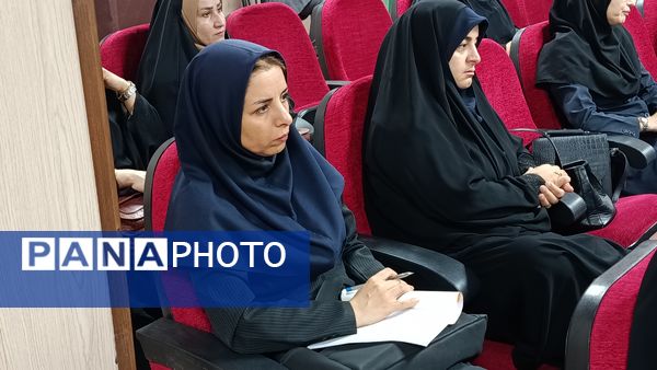 برگزاری دوره ضمن خدمت فعالیت های مکمل آموزشی و پرورشی در شهرستان ملارد