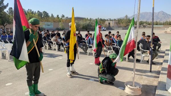آیین نواختن زنگ استکبار ستیزی و یادواره وطن یار در هنرستان آیت الله خامنه‌ای بجستان