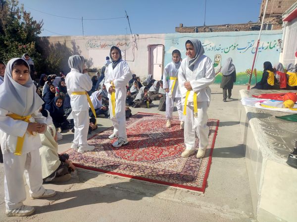جشن پویایی و تندرستی در فدافن؛ المپیاد ورزشی مدرسه شهید نجفی به راه افتاد