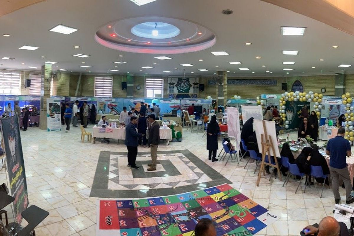 برگزاری نمایشگاه دستاوردهای دانش آموزان مدارس حکمت نبوی. ناحیه دو شهرری 