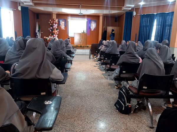 جشن جوانه ها باشور و شوق دانش آموزان در دبیرستان آرمینه مصلی نژادمشهد