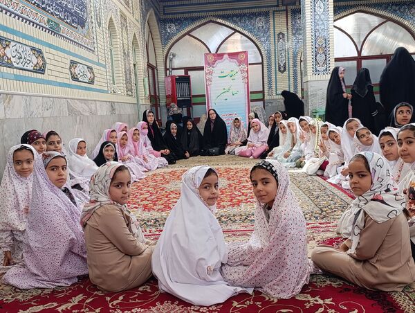 نماز جمعه با حضور دانش‌آموزان فعال بسیجی شهر بن