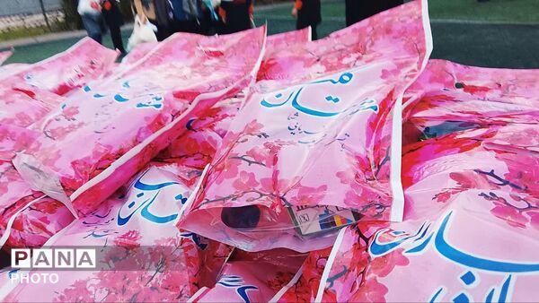 طلیعه بندگی خالق مهربان در جشن تکلیف دختران منطقه ۱۰
