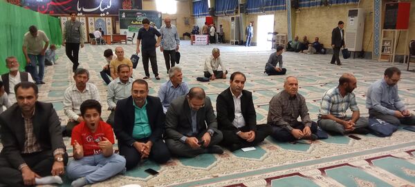 حضور دانش‌آموزان و فرهنگیان در نماز‌ جمعه صفادشت