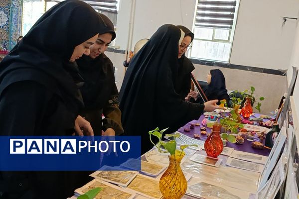  نمایشگاه فرهنگی و هنری دبیرستان عترت