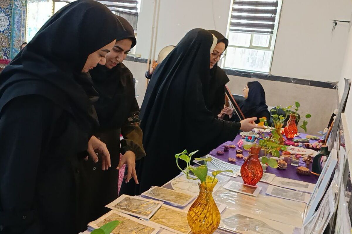  نمایشگاه فرهنگی و هنری دبیرستان عترت
