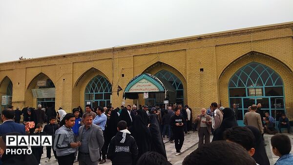 گذری بر فعالیت چایخانه داخل مسجد جامع در دومین نمازجمعه آبان ماه ۱۴۰۵ نیشابور 