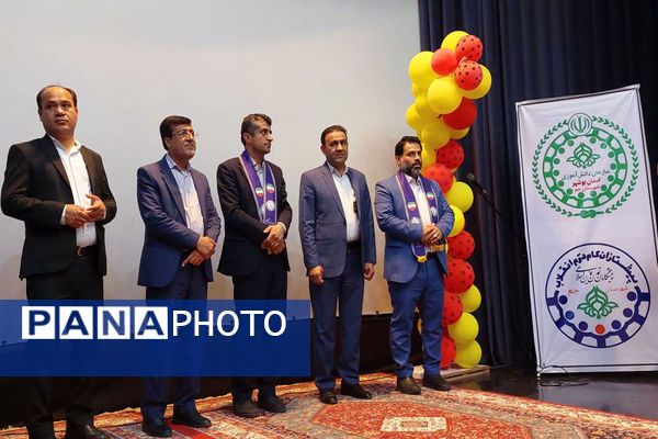 تجلیل از مربیان و دانش‌آموزان برتر شهرستان جم