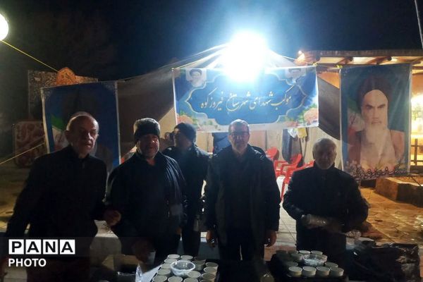 پذیرایی خادمان موکب شهدای فیروزکوه 
