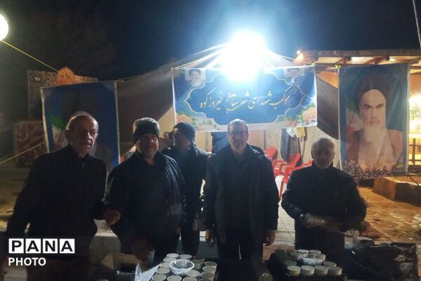پذیرایی خادمان موکب شهدای فیروزکوه 