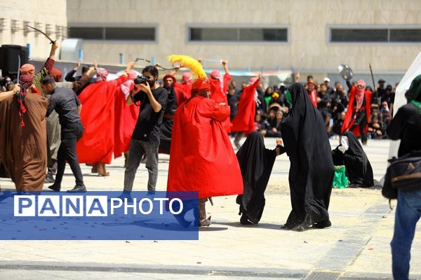 تعزیه ظهر عاشورا در جوار حرم امام رضا(ع) در مشهد