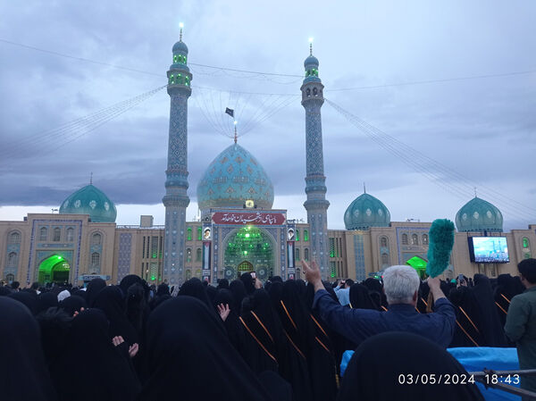 مراسم تشییع و خاکسپاری دو شهید گمنام دوران دفاع مقدس در قم
