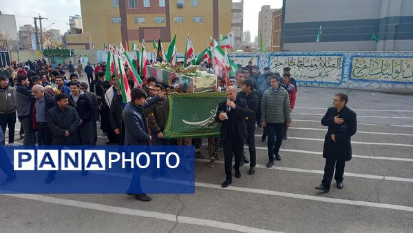 وداع دانش‌آموزان مراغه با شهید گمنام