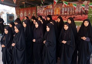 حضور دختران زینبی شیراز در اجتماع دانش‌آموزی خونخواهی شهدای اقتدار