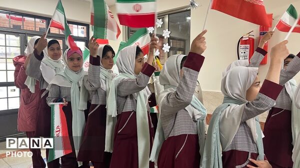 نهال‌ها در دبستان چلیچه به یاد شهدای مدرسه میناب می‌رویند
