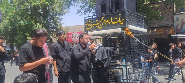 برپایی پرشور مراسم عزاداری سیدالشهدا در خیابان‌های نیشابور 