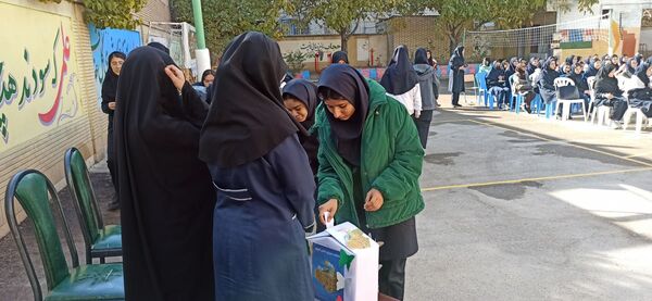 برگزاری انتخابات شورای دانش‌آموزی در مدرسه شاهد آمنه