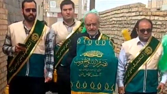 حضور خادمیاران حرم مطهر رضوی در منزل مددجویان کمیته امداد شهرستان کوهپایه/ فیلم