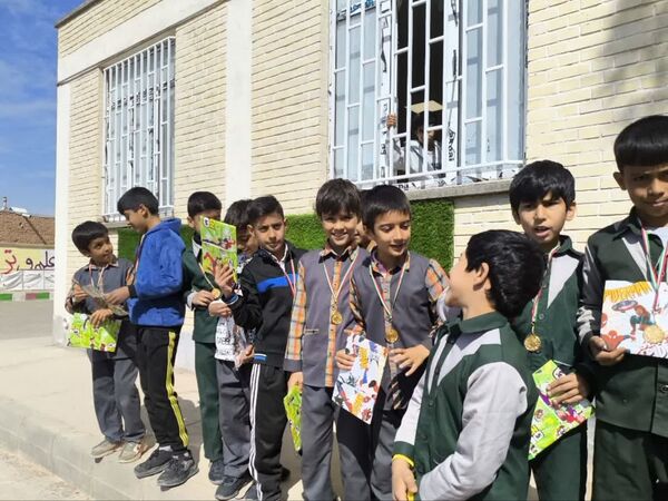 برگزاری مراسم تقدیر واهدای جایزه به دانش آموزان دبستان شهید پسندیده فدافن
