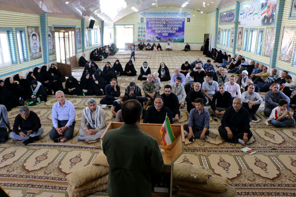 بازدید معلمان قمی از یادمان شهدای «بوالحسن» 