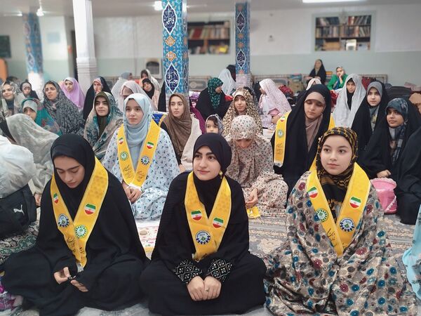 حضور پرشور دانش‌آموزان لرستانی در مراسم اعتکاف 