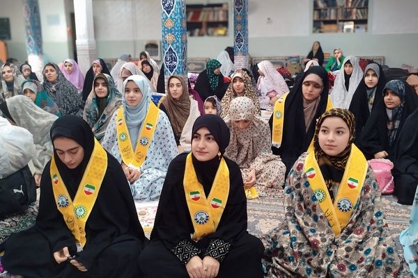 حضور پرشور دانش‌آموزان لرستانی در مراسم اعتکاف 