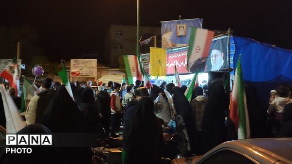 همبستگی در صف اول از راهپیمایی‌های شبانه تا پاسداشت روز معلم