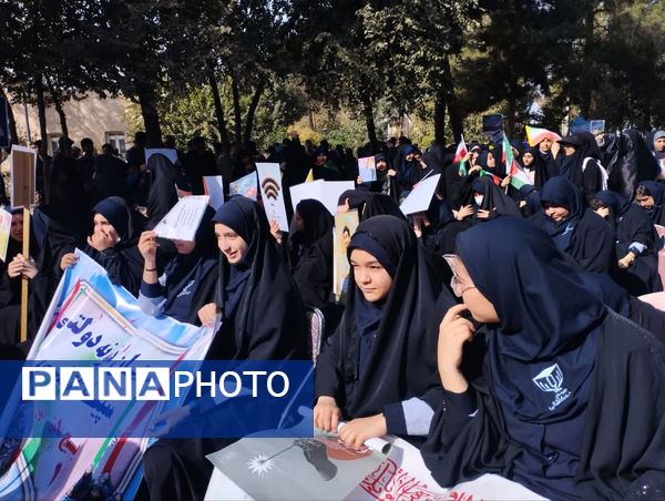 حضور پرشور مردم کاشان در راهپیمایی روز 13 آبان