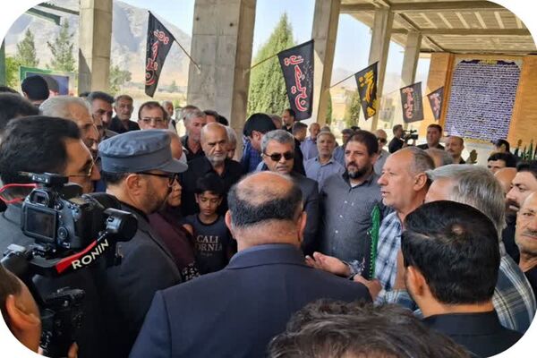 میثاق استاندار و مسئولان استانی با شهدا در سفر به زرقان