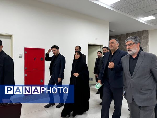 بازدید وزیر راه و شهرسازی از روند خدمات‌رسانی زائران در ایام پایانی دهه صفر