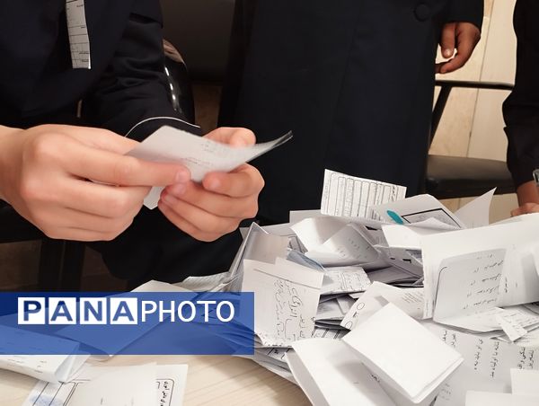 انتخابات شورای دانش‌آموزی در دبیرستان فاطمه آهنچی مشهد
