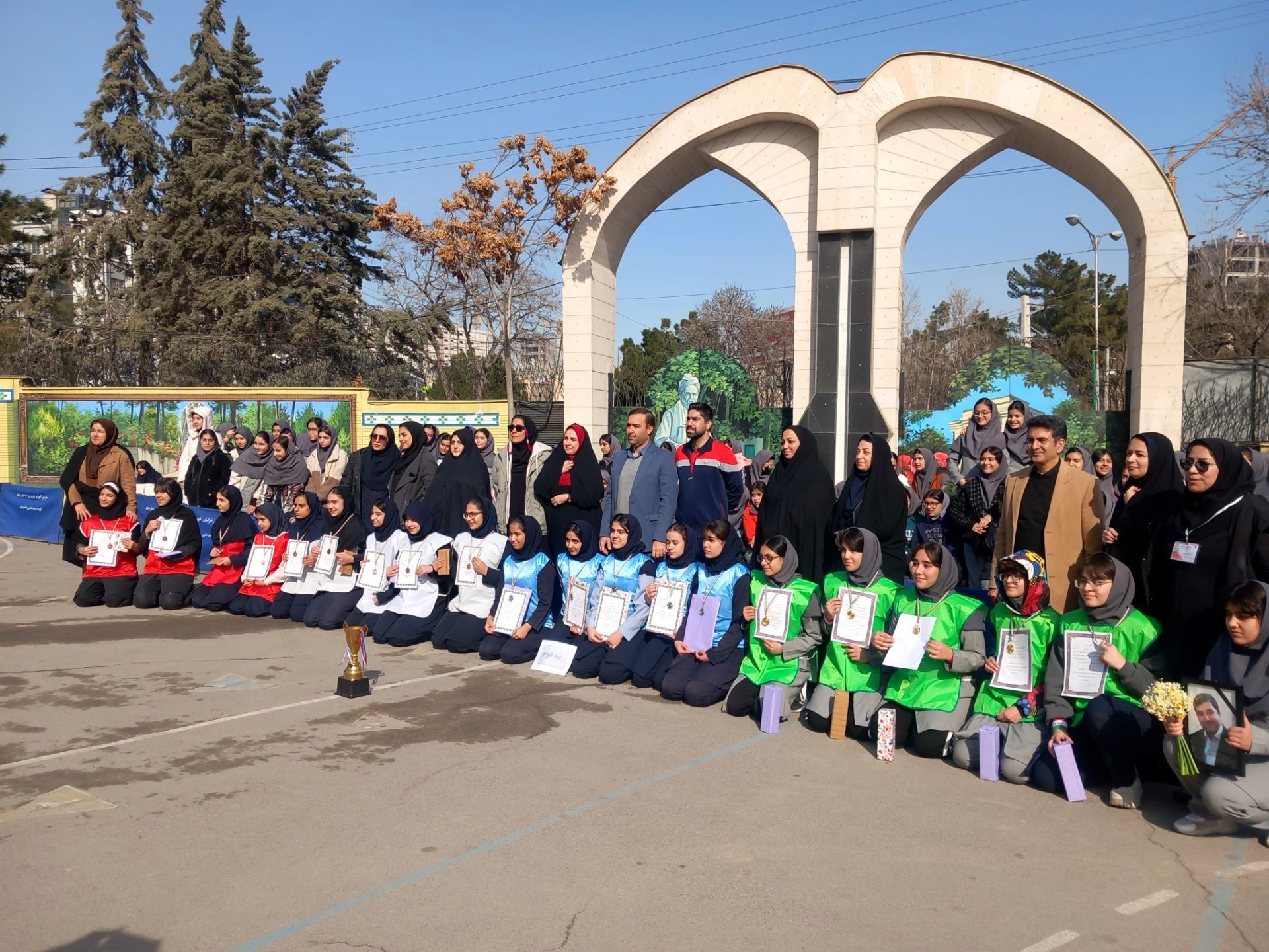 مسابقات بین مدرسه ای جام اقتدار ایران دردبیرستان دوره اول آرمینه مصلی نژاد ناحیه ۶