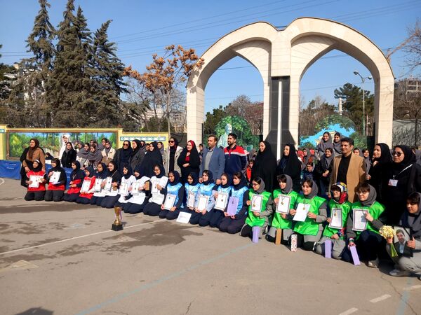 مسابقات بین مدرسه ای جام اقتدار ایران دردبیرستان دوره اول آرمینه مصلی نژاد ناحیه ۶