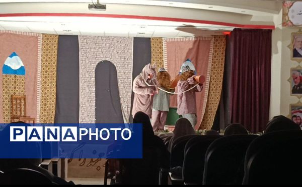 اجرای تئاتر «قصه‌ ما‌ مَثل‌ شد‌ حسنی‌ ما» در خلیل آباد