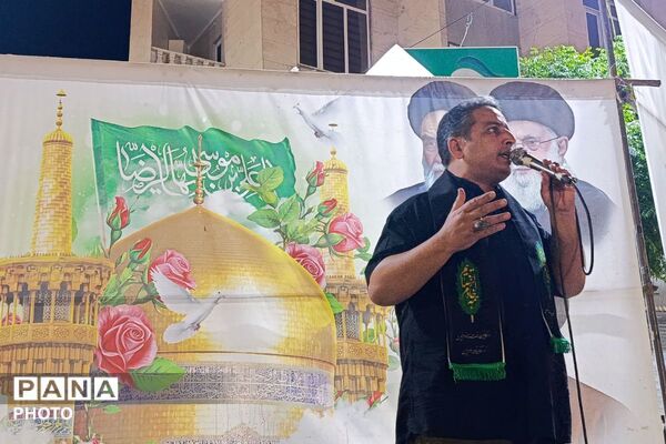 دبیرستان دخترانه ولایت در غرفه شهدای دانش‌آموز ورامین 