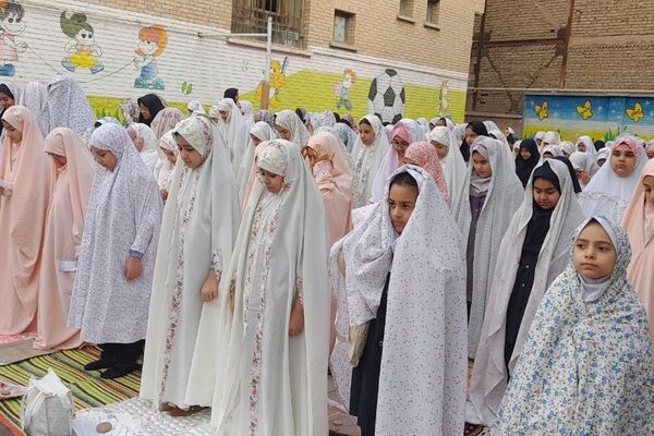 روز معنویت در مدرسه محدثه شاهد ورامین؛ از نماز باران تا زنگ عتبات عالیات