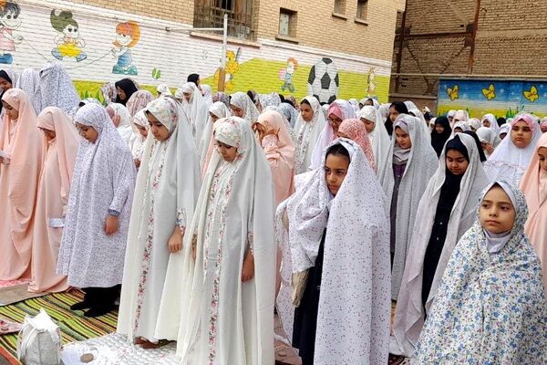 روز معنویت در مدرسه محدثه شاهد ورامین؛ از نماز باران تا زنگ عتبات عالیات