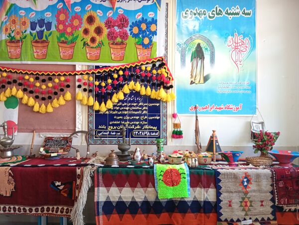 نمایشگاه صنایع دستی و جشنواره غذاهای سنتی به‌مناسبت دهه فجر 