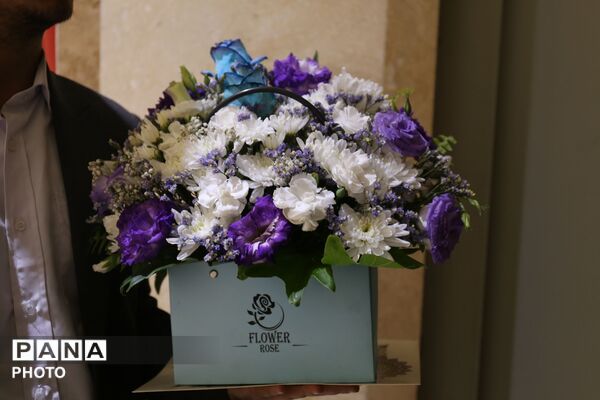 دیدار قائم مقام معاون وزیر در سازمان دانش‌آموزی با خانواده شهید اقتدار در تبریز