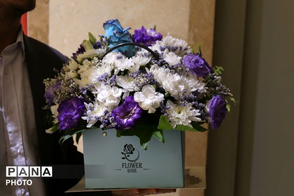 دیدار قائم مقام معاون وزیر در سازمان دانش‌آموزی با خانواده شهید اقتدار در تبریز